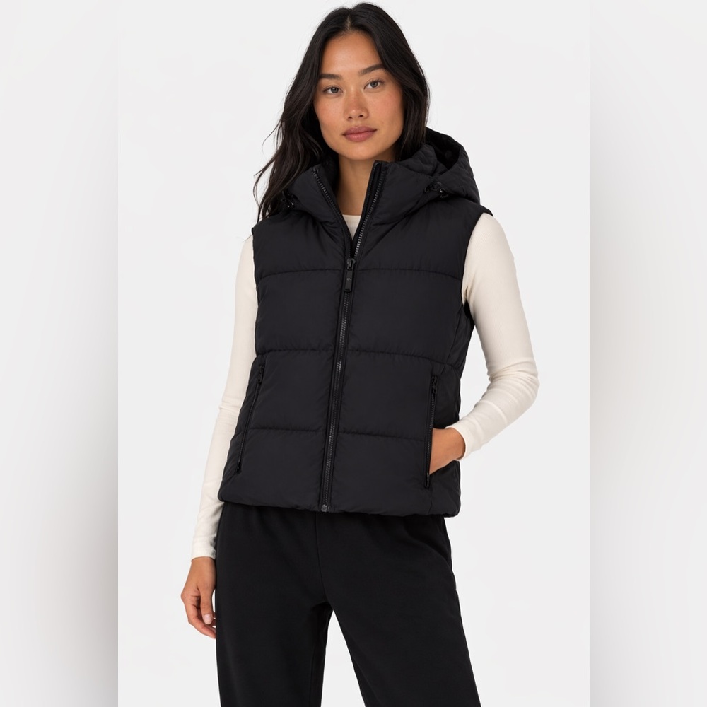 Vuori Alta Down Vest in Black S